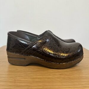 Dansko Women’s Professional Clogs in Brown Floral Pattern Leather Size 38